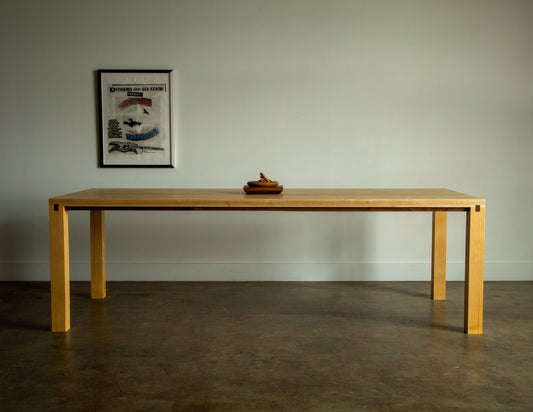 Note Dining Table